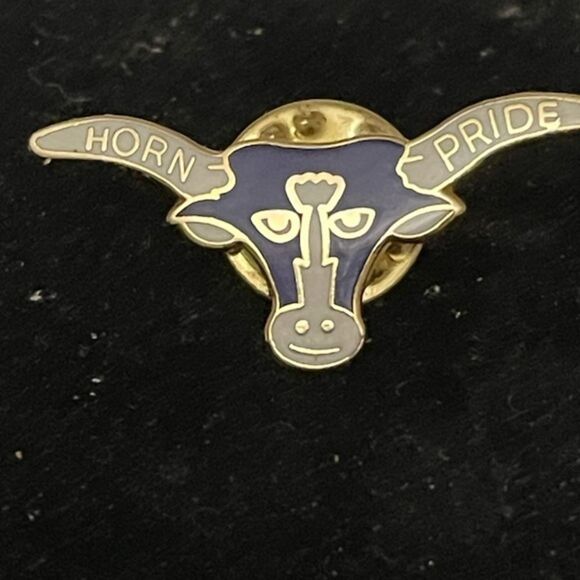 1.25” gold tone and purple enamel Horn Pride lapel hat tie pin - Picture 1 of 12
